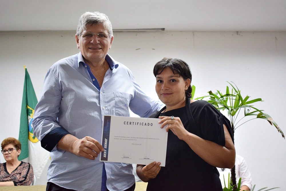 Prefeitura entrega cerca de 300 certificados do Capacita Macaíba
