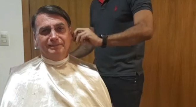 Chanceler Francês que levou "bolo" de Bolsonaro ironiza "emergência capilar"