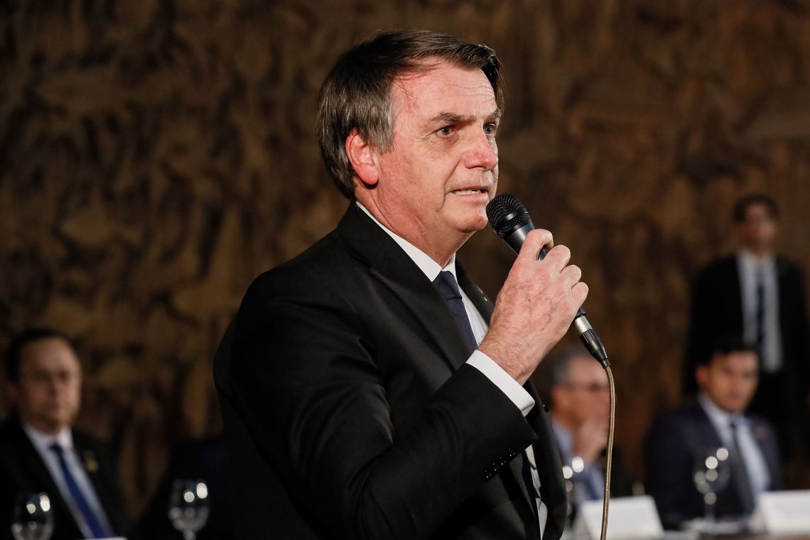 Economia está dando sinais de recuperação, diz Bolsonaro a empresários