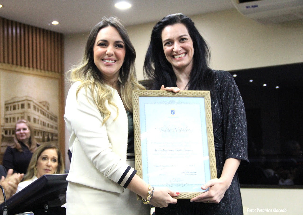 Vereadores homenageiam advogados durante sessão solene na CMN