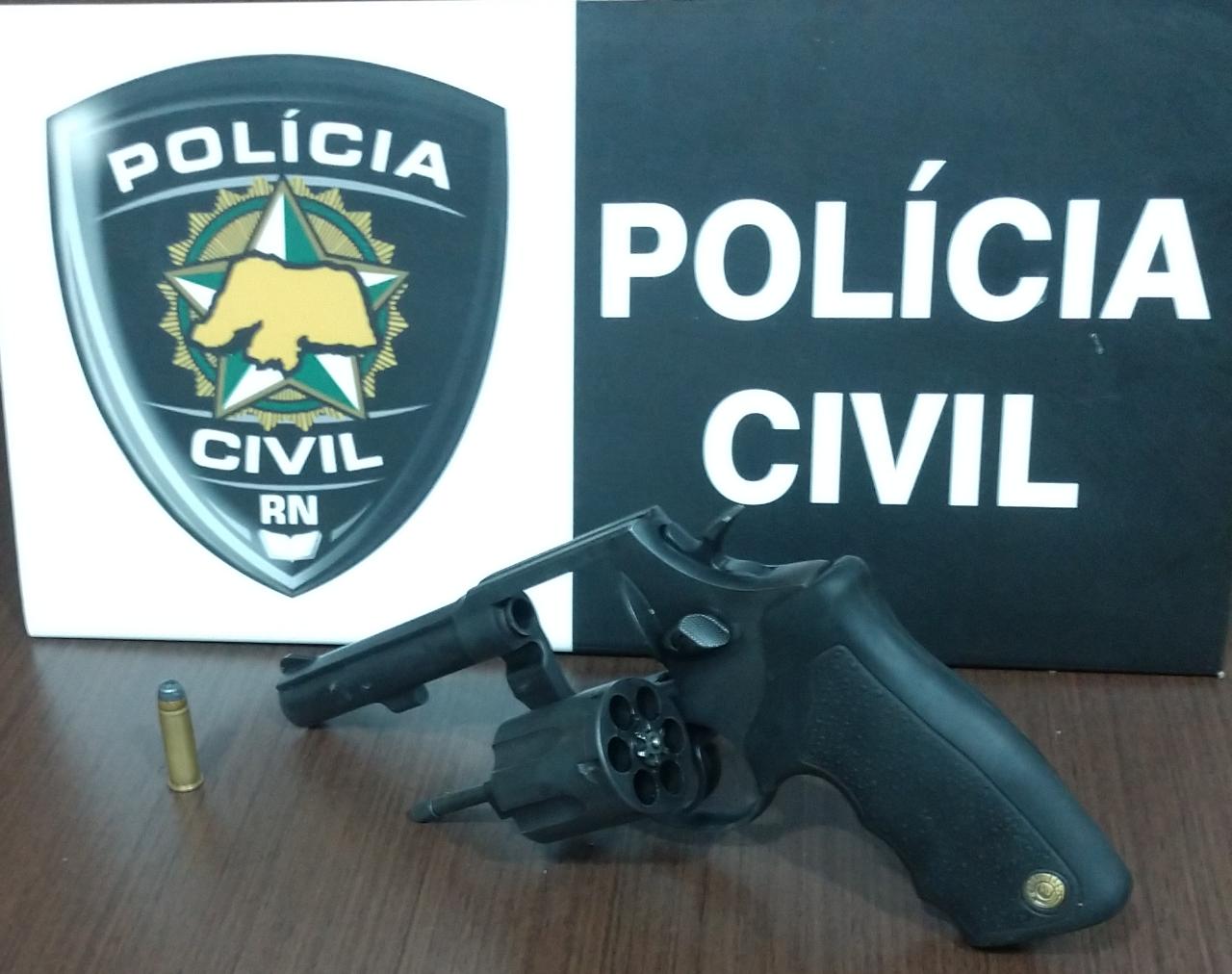 Polícia Civil prende dupla com arma e munições na zona rural de Macaíba