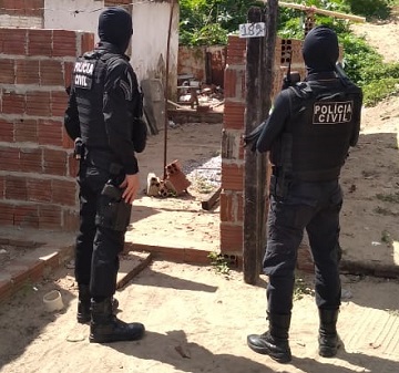 Polícia Civil prende "Federal" na ZN por posse irregular de arma de fogo