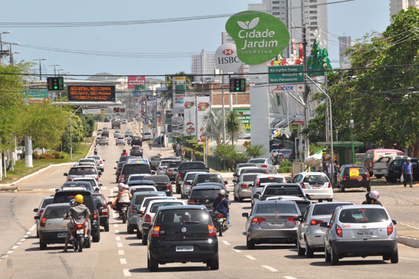 DER promove mudanças no fluxo de trânsito da Roberto Freire