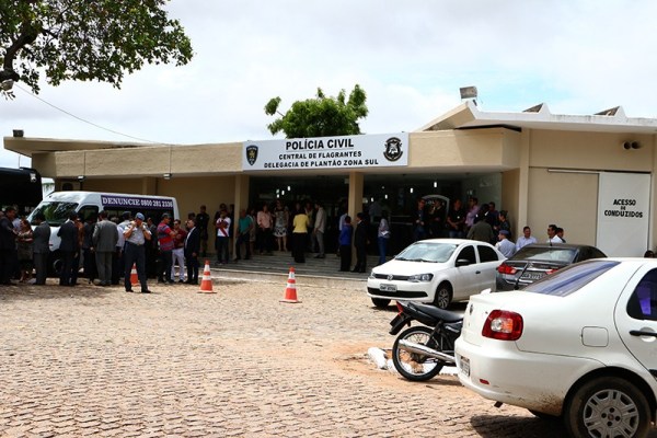 Arrastão em pousada na zona Oeste deixa pelo menos seis hóspedes no prejuízo