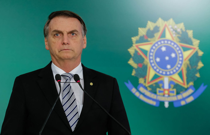 Governo Bolsonaro estuda projeto para reduzir salário de servidor