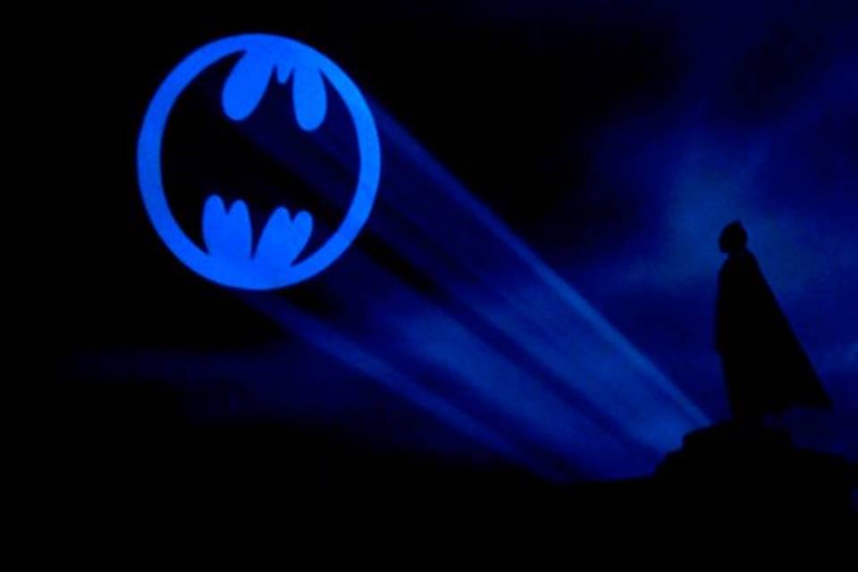 Bat-sinal será ligado em cidade brasileira em homenagem aos 80 anos do Batman