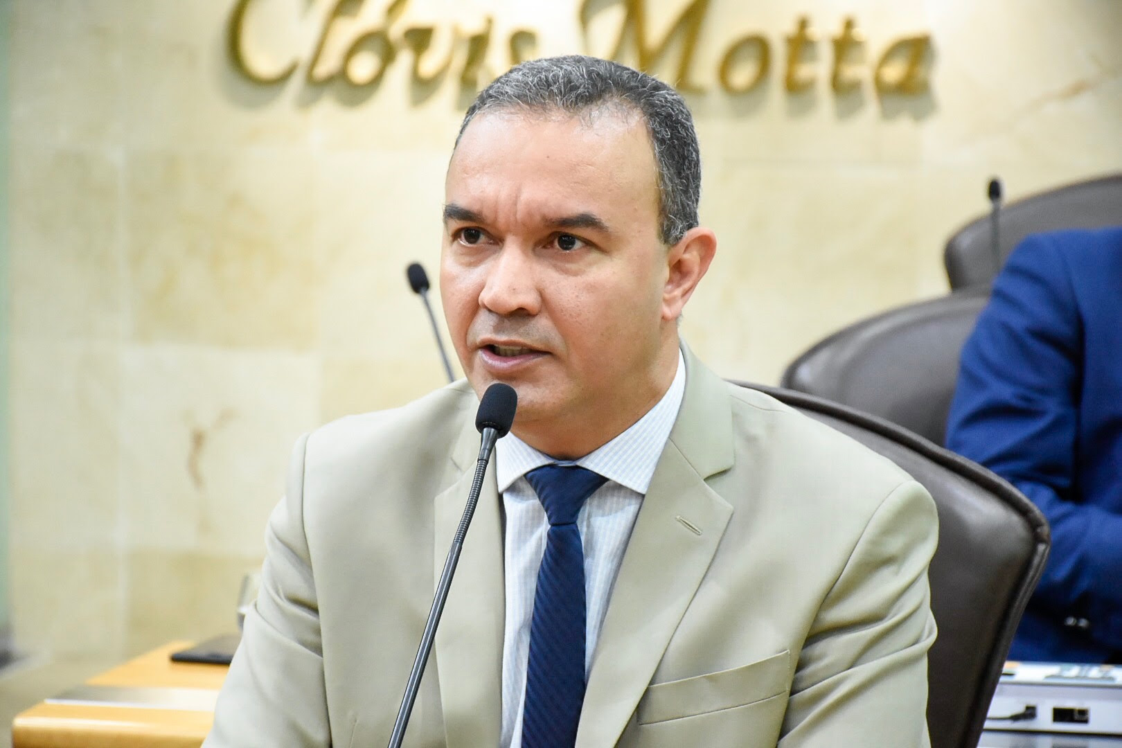 "Os bancos, ‘tadinhos’, não podem pagar um vigilante armado", ironia Kelps
