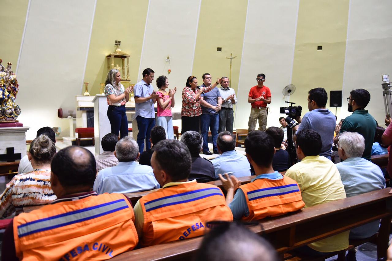 Com incêndio controlado, Fátima agradece bombeiros e visita Santuário do Lima