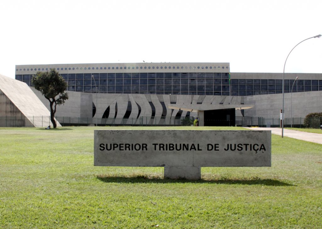 STJ autoriza acréscimo de sobrenome do cônjuge após casamento