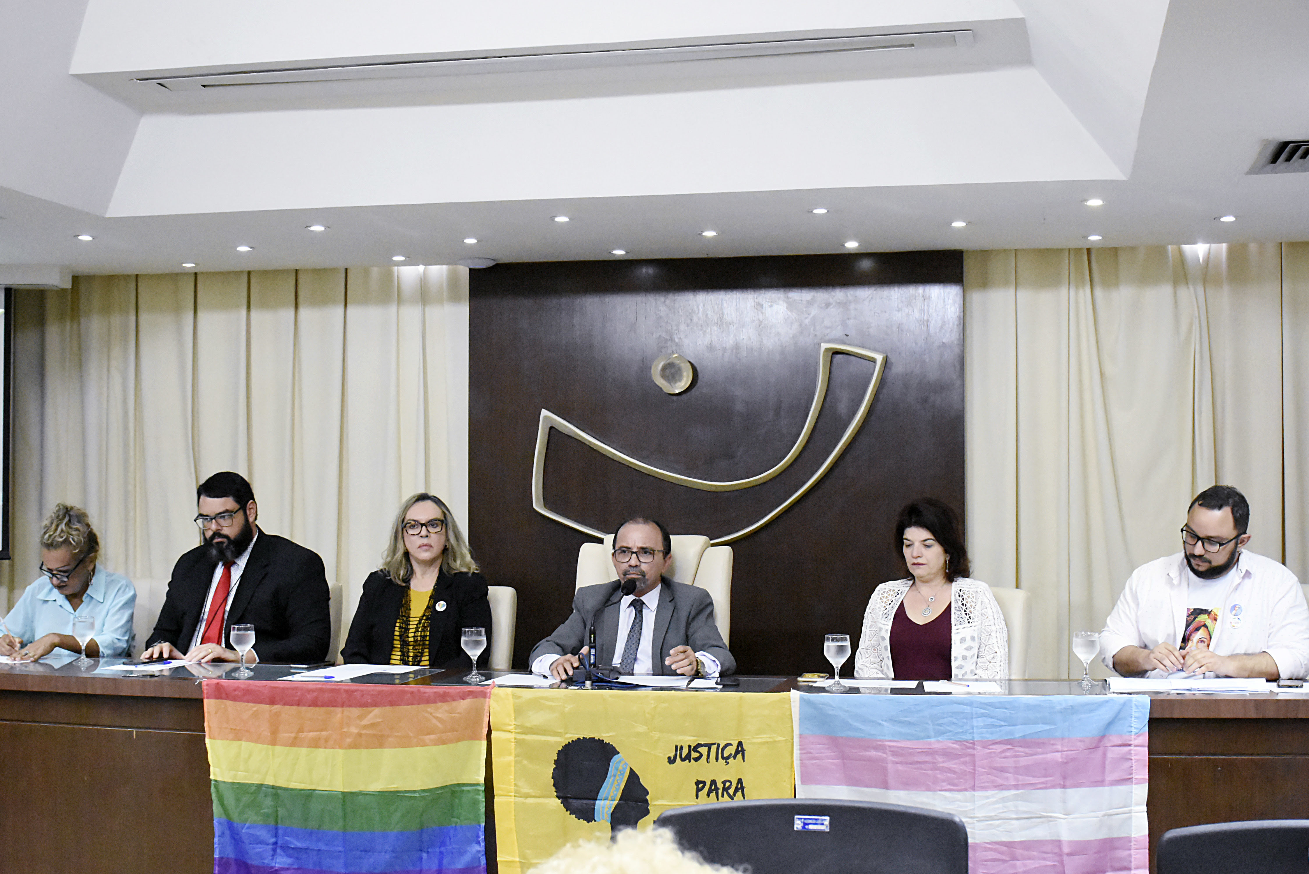 Ativista LGBT diz que Executivo trata pauta com "cabines de empregos"