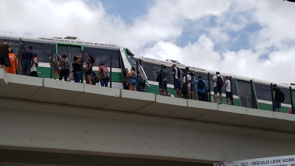 VLTs batem de frente e deixam 37 feridos no Ceará