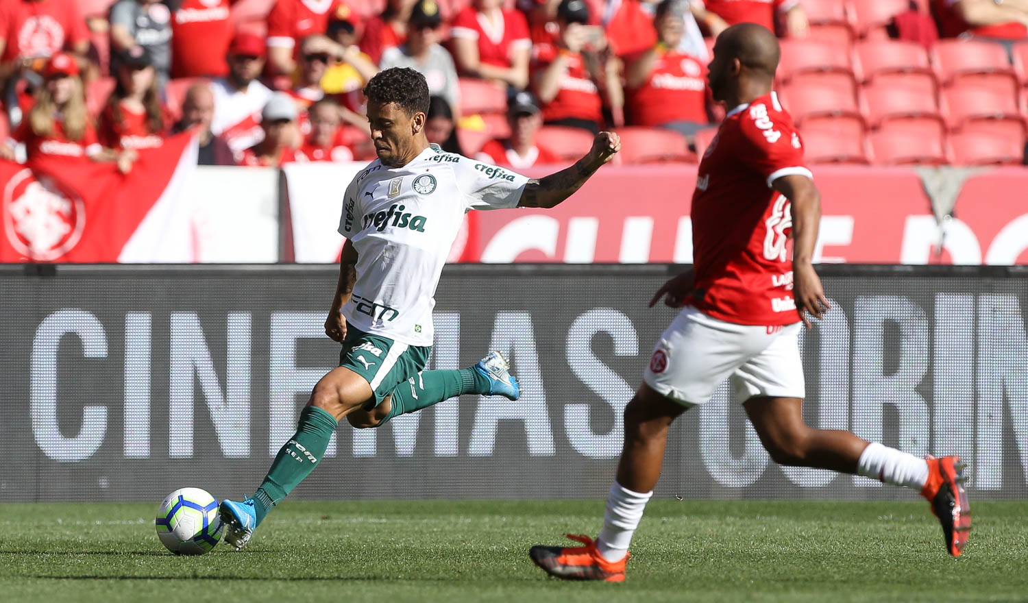 Palmeiras empata com o Inter e desperdiça chance de colar no Flamengo