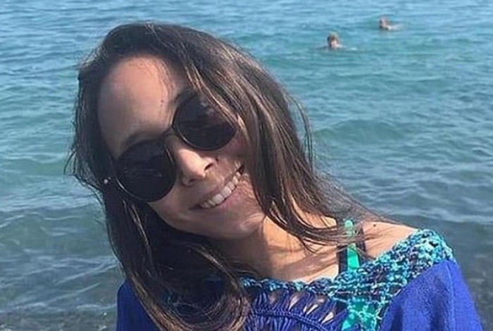 Celular que estava no carregador explode e mata menina de 14 anos
