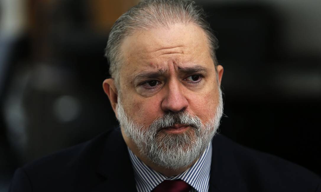 Aras: "Ainda é tempo de buscar a verdade sobre o atentado a Bolsonaro"