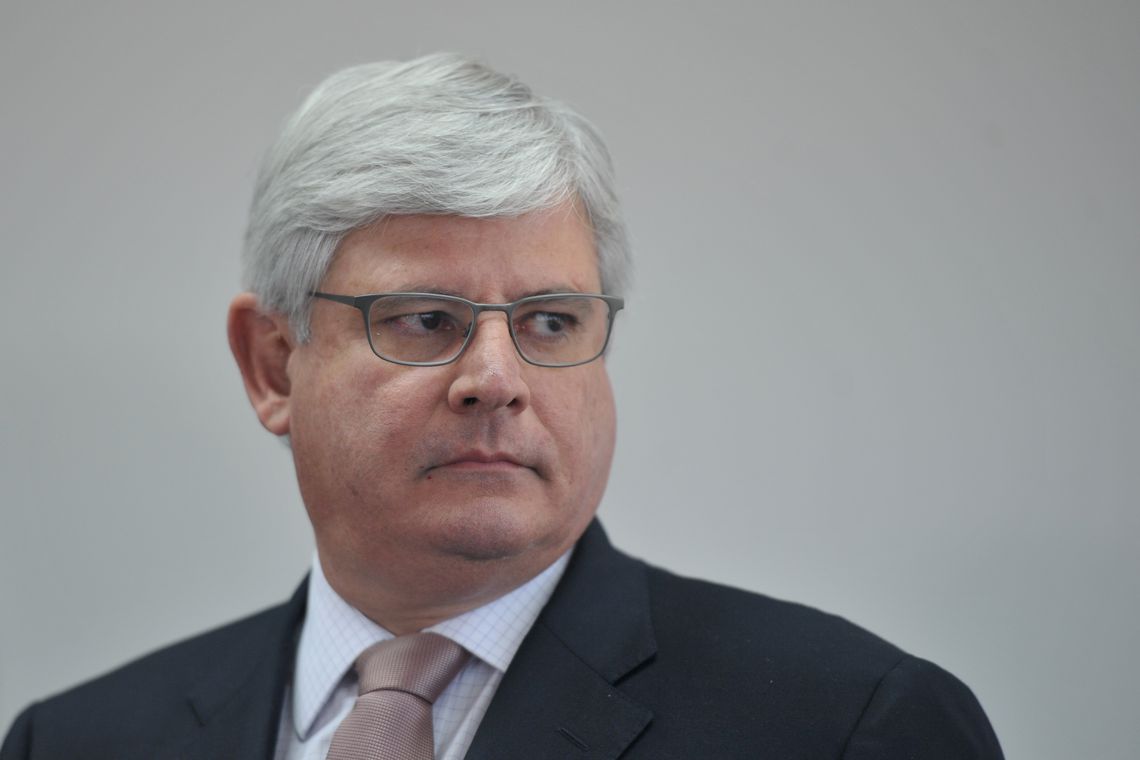 Após quase tentar matar Gilmar, Janot recebe convite para ser ouvido na Câmara