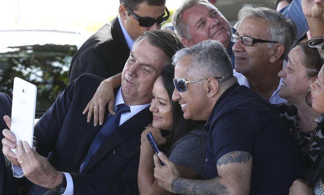 'Esquece o PSL. Tá ok? Esquece', diz Bolsonaro a apoiador em Brasília