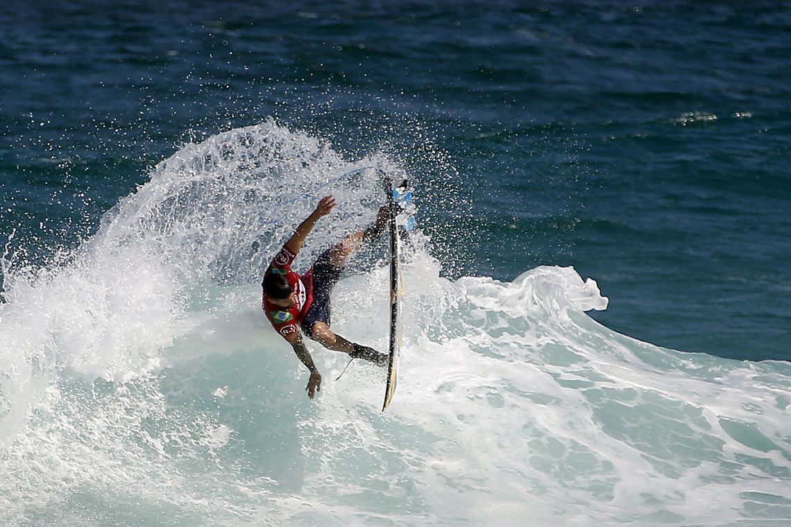 Ítalo Ferreira é vice em circuito de surfe na França e sobre no ranking mundial