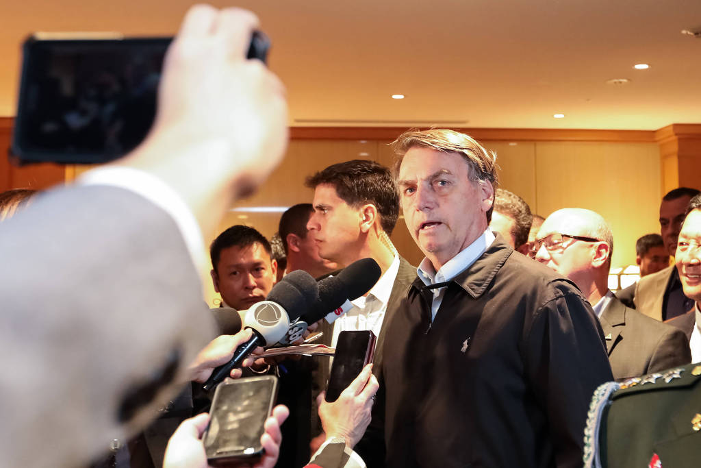 Sem votos para embaixada, Bolsonaro quer filho no Brasil para pacificar PSL