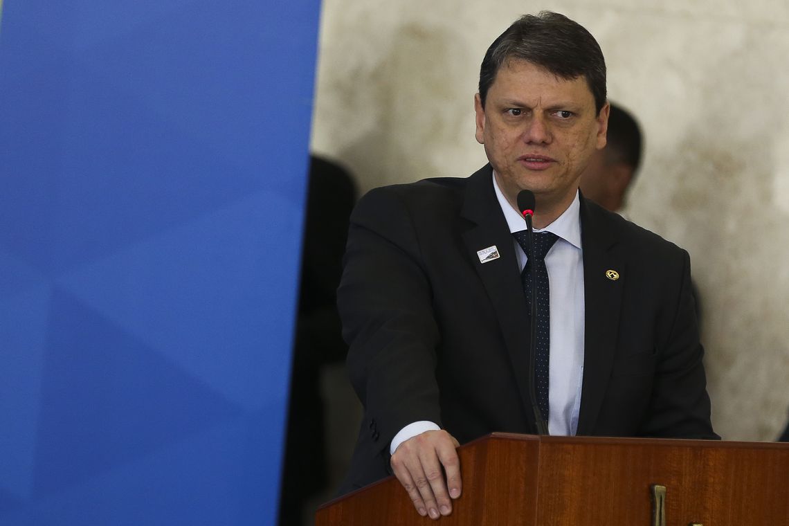 Ministro quer manter cronograma de licitação de trecho da BR-101