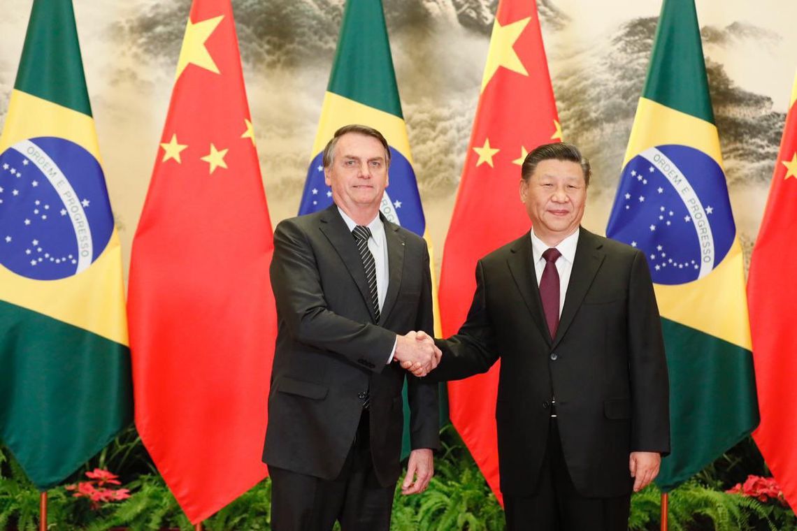 Bolsonaro se encontra com presidente chinês para assinatura de acordos