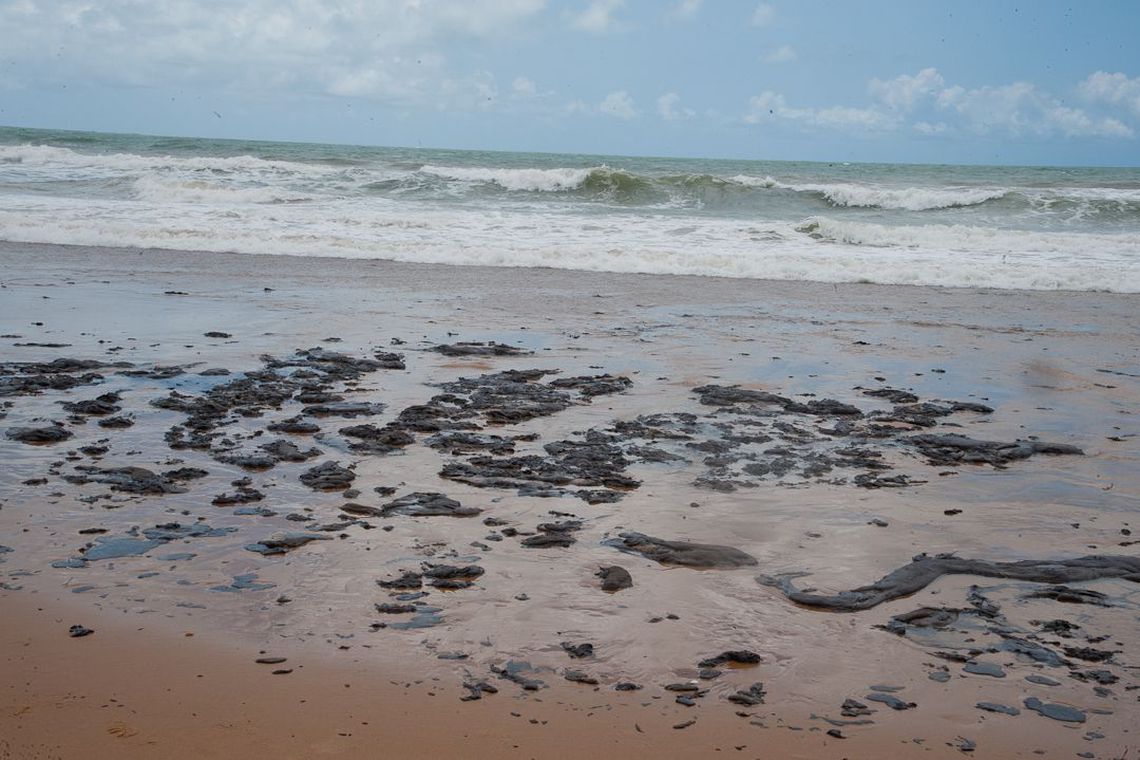 Marinha muda do Rio para Brasília grupo que monitora manchas de óleo