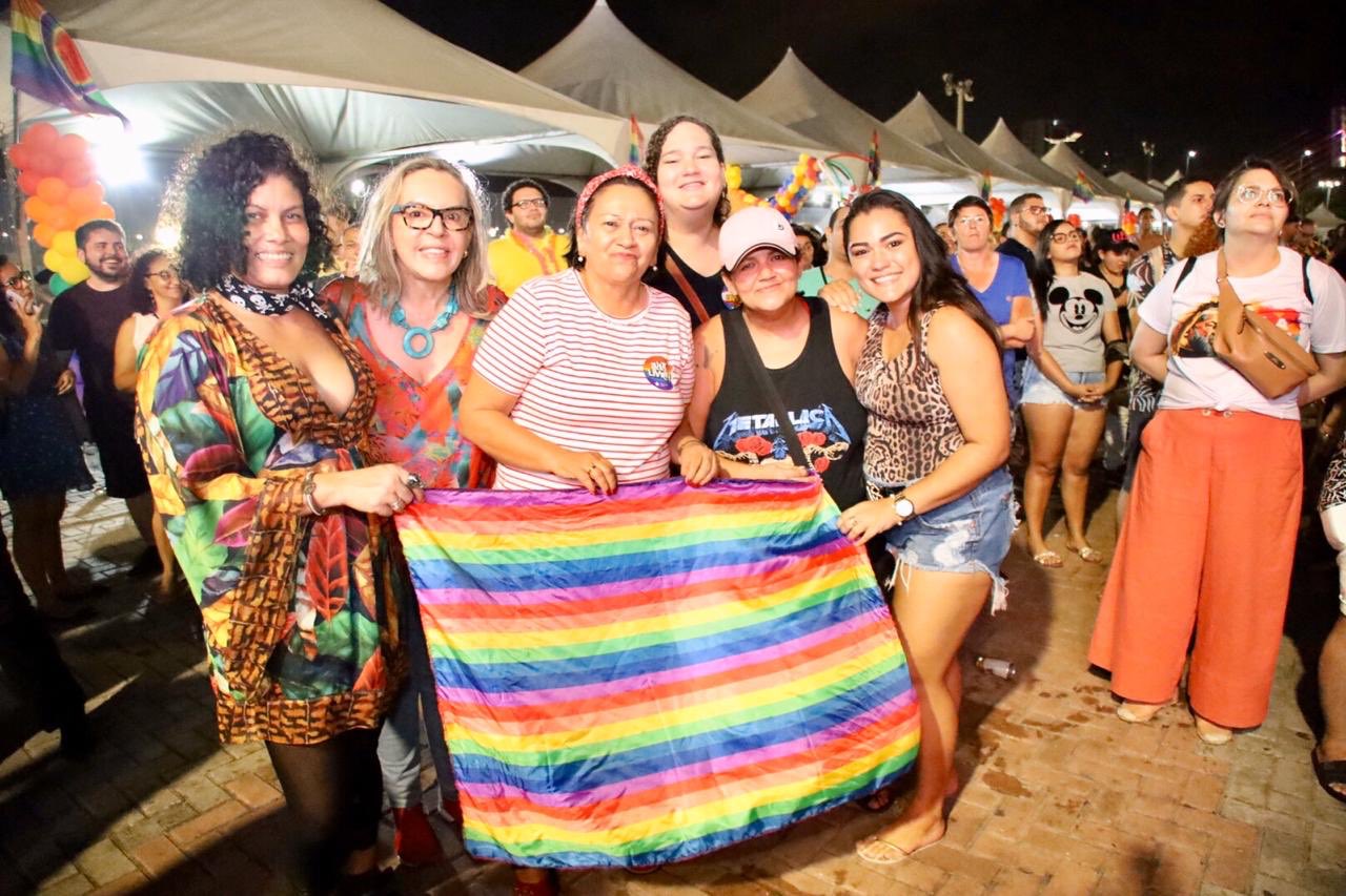 Fátima participa da Parada Gay em Natal: "Não ao preconceito e à intolerância"