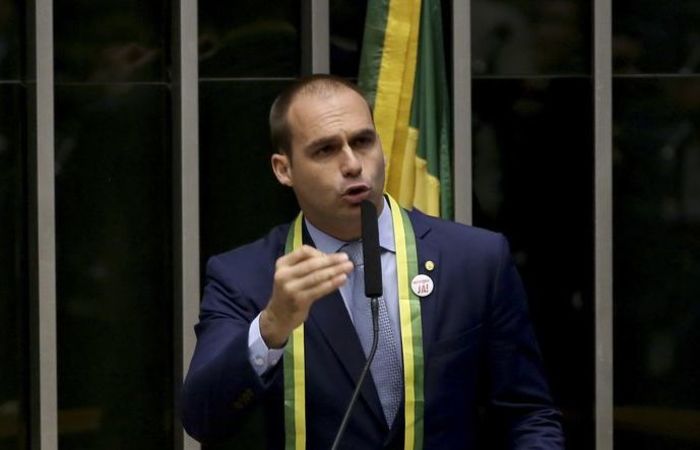 Esquerda vai a Conselho de Ética cassar Eduardo Bolsonaro e estuda notificar STF