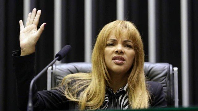 Flordelis é suspeita de fraudar carta em que filho confessa morte de pastor