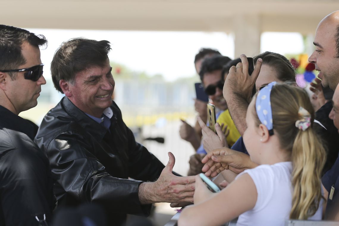Bolsonaro estuda não dar estabilidade a novos concursados e contratá-los via CLT