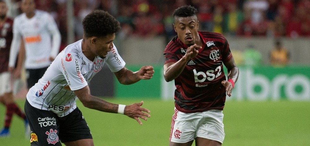 Com show de Bruno Henrique, Flamengo goleia Corinthians no Maracanã