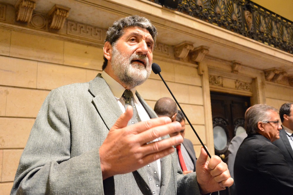 Vereador se recusa a votar por ser o número 24 na chamada