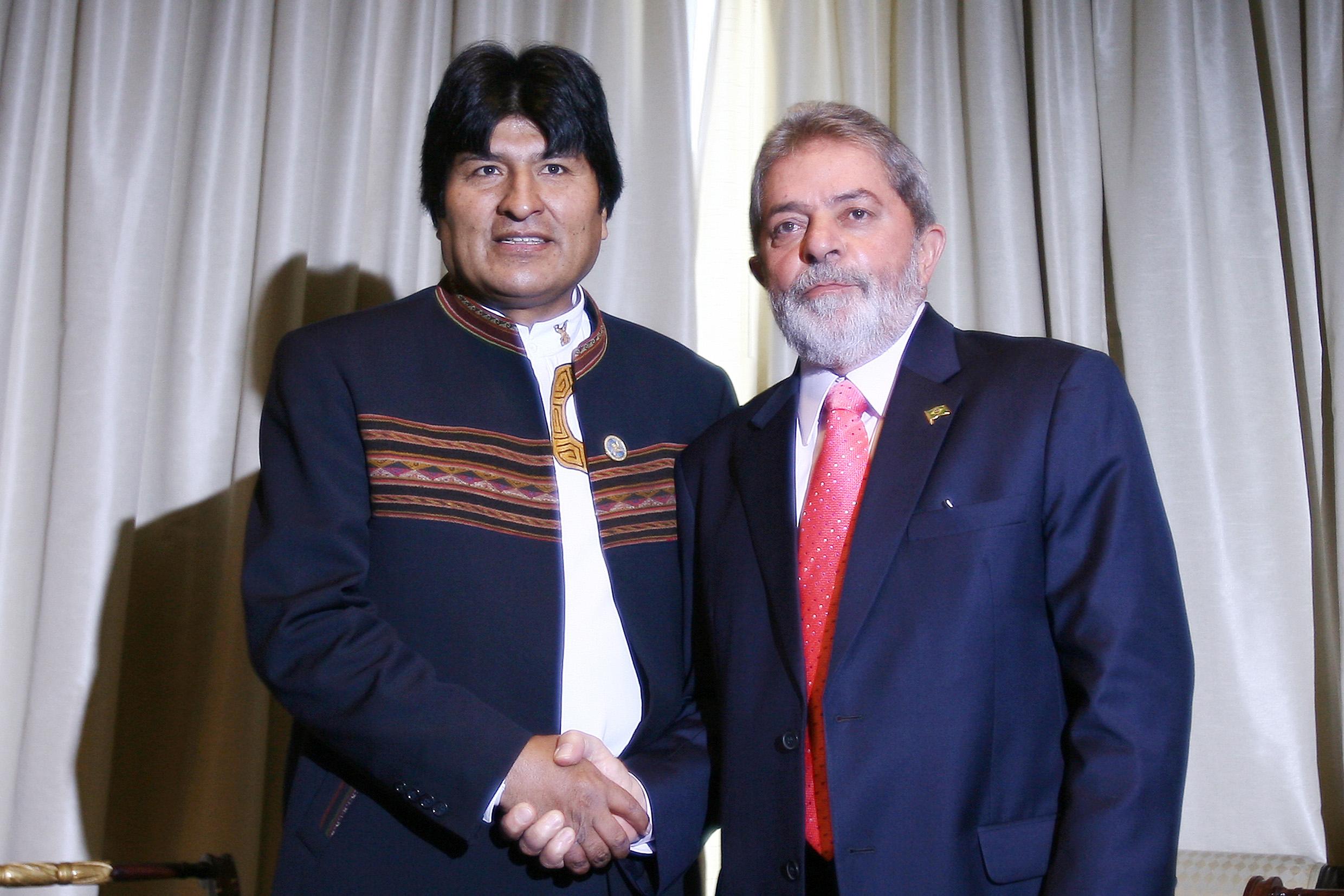 Gleisi e Lula classificam renúncia de Evo na Bolívia como golpe