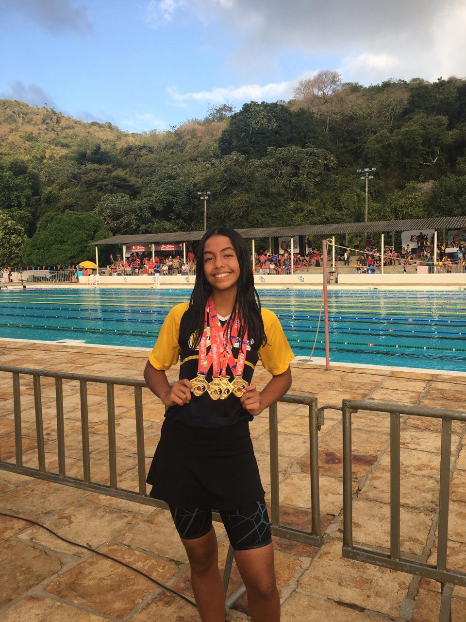 Atleta de 13 anos vai representar o RN em competição nacional de natação