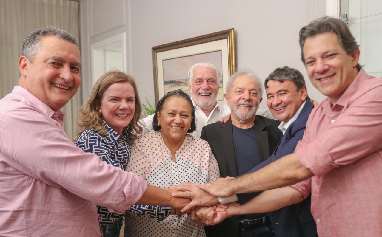 Com uma semana de Lula livre, Fátima viaja 2 vezes para encontrar ex-presidente