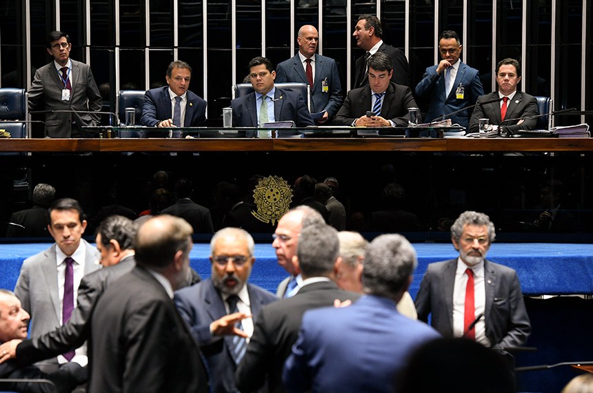 Senado aprova reinclusão de Estados e municípios na previdência em 2º turno