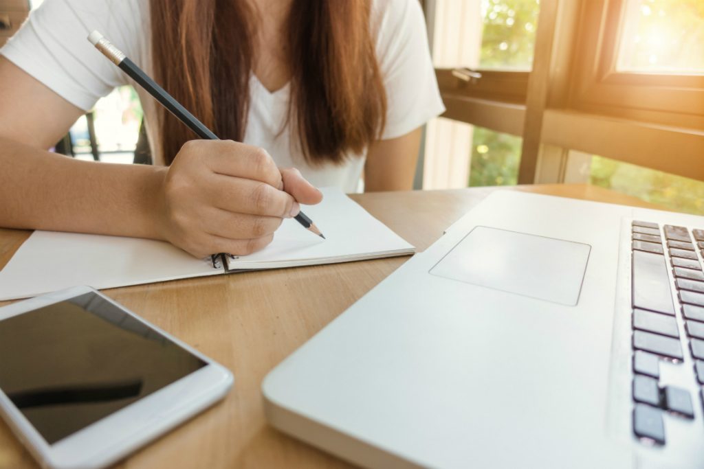 Concursos públicos oferecem mais de 21 mil vagas com salários de até R$ 29 mil