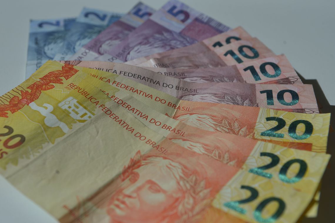 Governo Federal reduz estimativa de salário mínimo para 2020