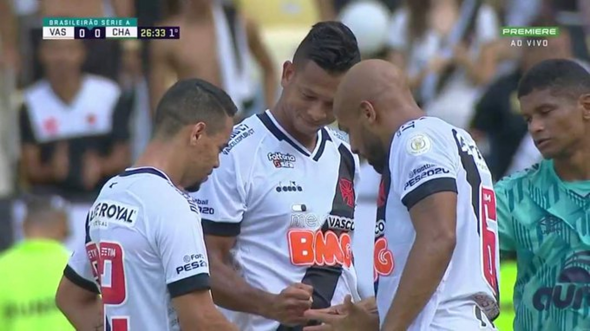 (VÍDEO) Jogadores do Vasco decidem falta no "Pedra, Papel ou Tesoura"; assista