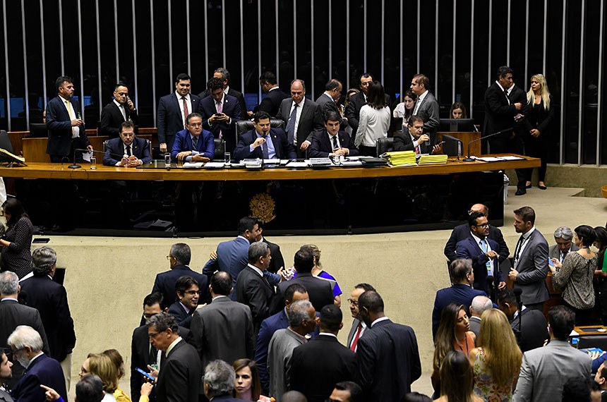 Congresso se reúne na terça para apreciar 25 projetos de liberação de crédito