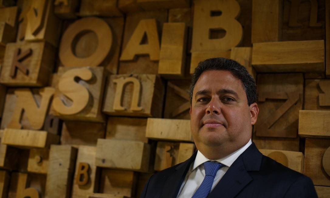 Presidente da OAB diz que quem apoia Bolsonaro 'tem desvio de caráter'