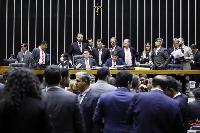 Congresso aprova Orçamento com fundo eleitoral de R$ 2 bilhões para 2020