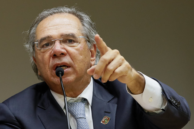 Alta da inflação fará salário mínimo ficar acima de R$ 1.031, aponta Guedes