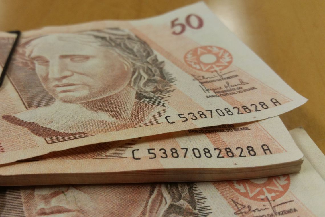 Brasil cria quase 100 mil vagas de emprego em novembro, 8º mês positivo seguido