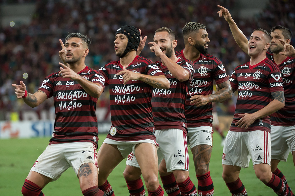 Atraso e critérios de premiação esquentam clima no Flamengo antes da final