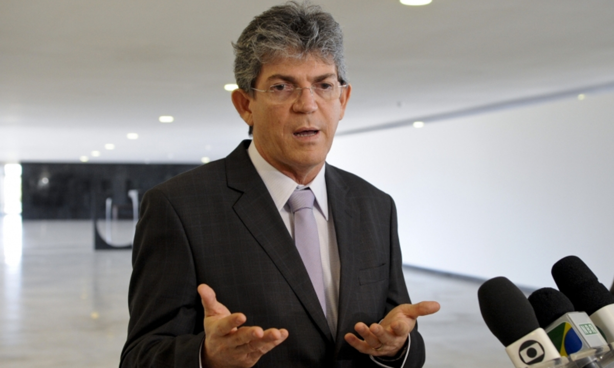Ex-governador da PB e outros são libertos da prisão por ordem do STJ