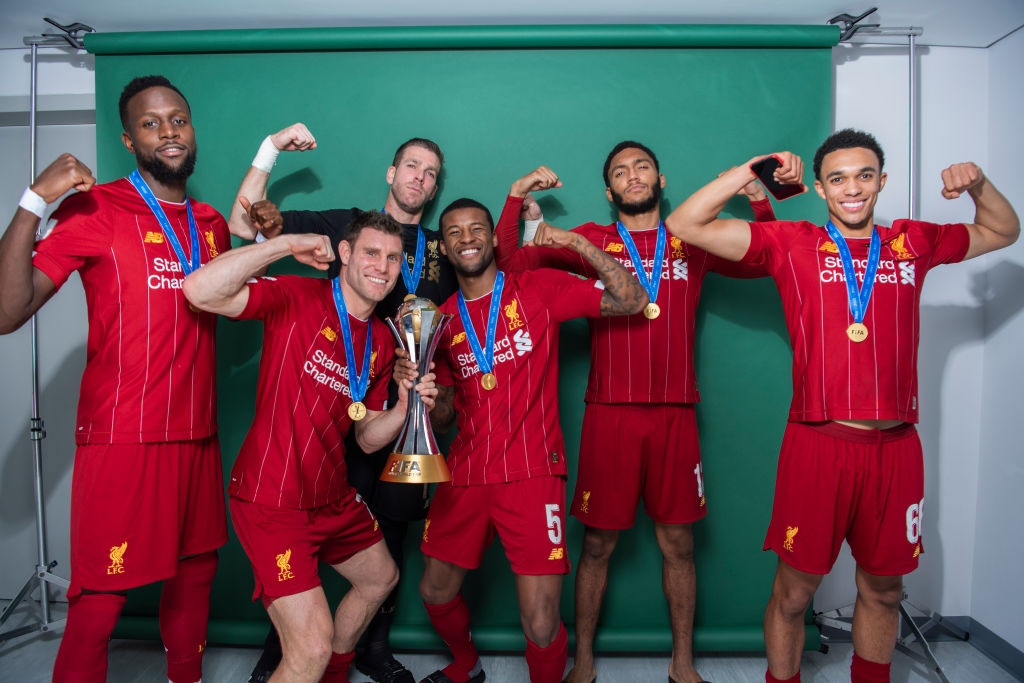 Jogadores do Liverpool celebram título com pose de comemoração de Gabigol