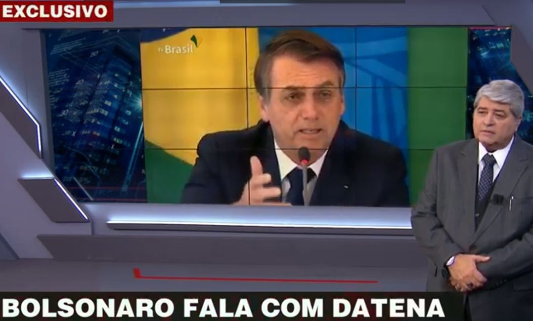 Bolsonaro diz que estão armando busca na casa do filho "plantando provas falsas"
