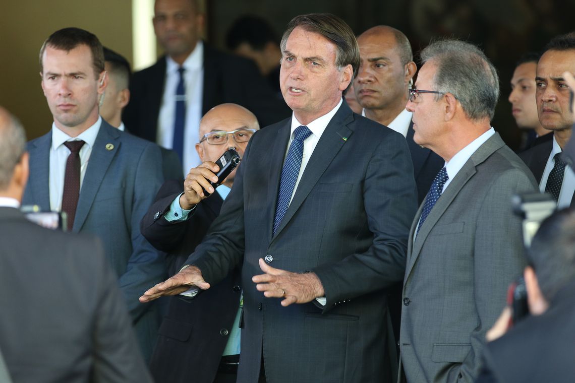 Por questões de segurança, Bolsonaro reavalia ida a Davos