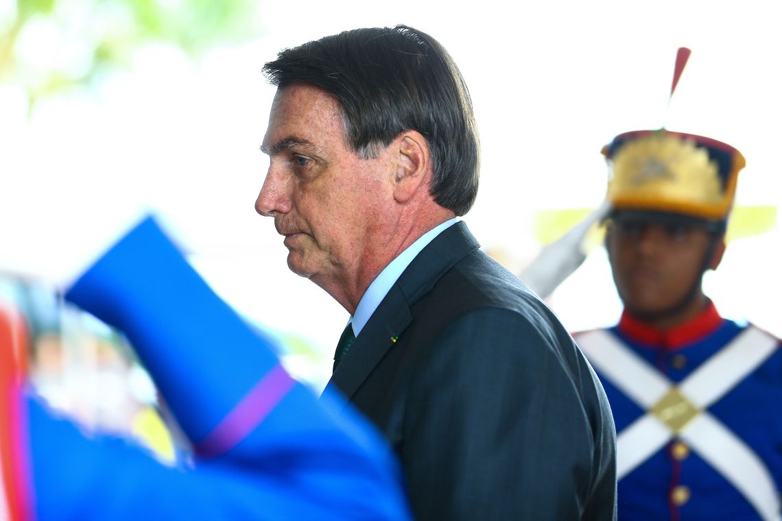 Bolsonaro ainda não vendeu Correios para não "prejudicar servidores"