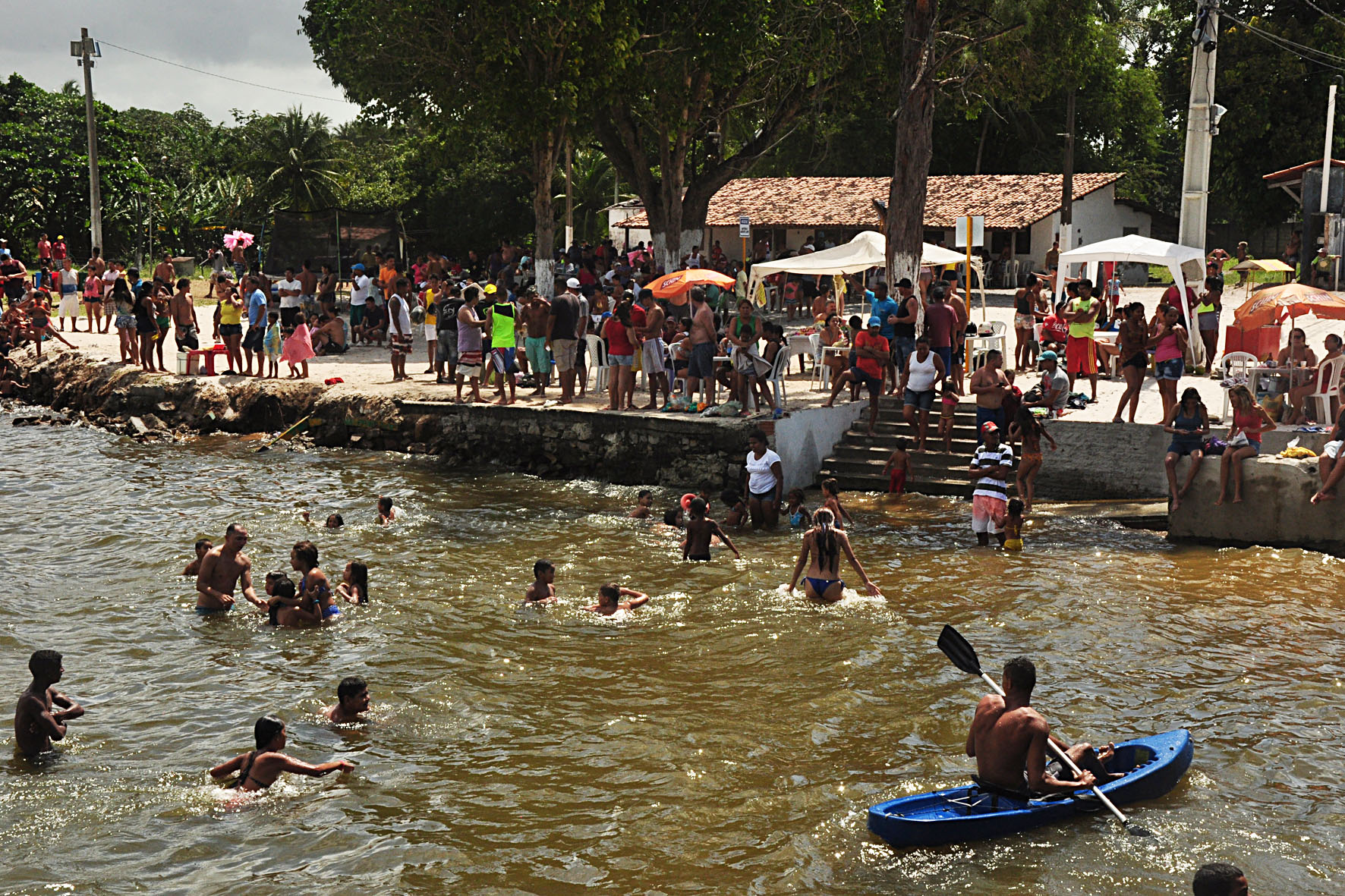 Criança de 8 anos morre afogada em lagoa na Grande Natal